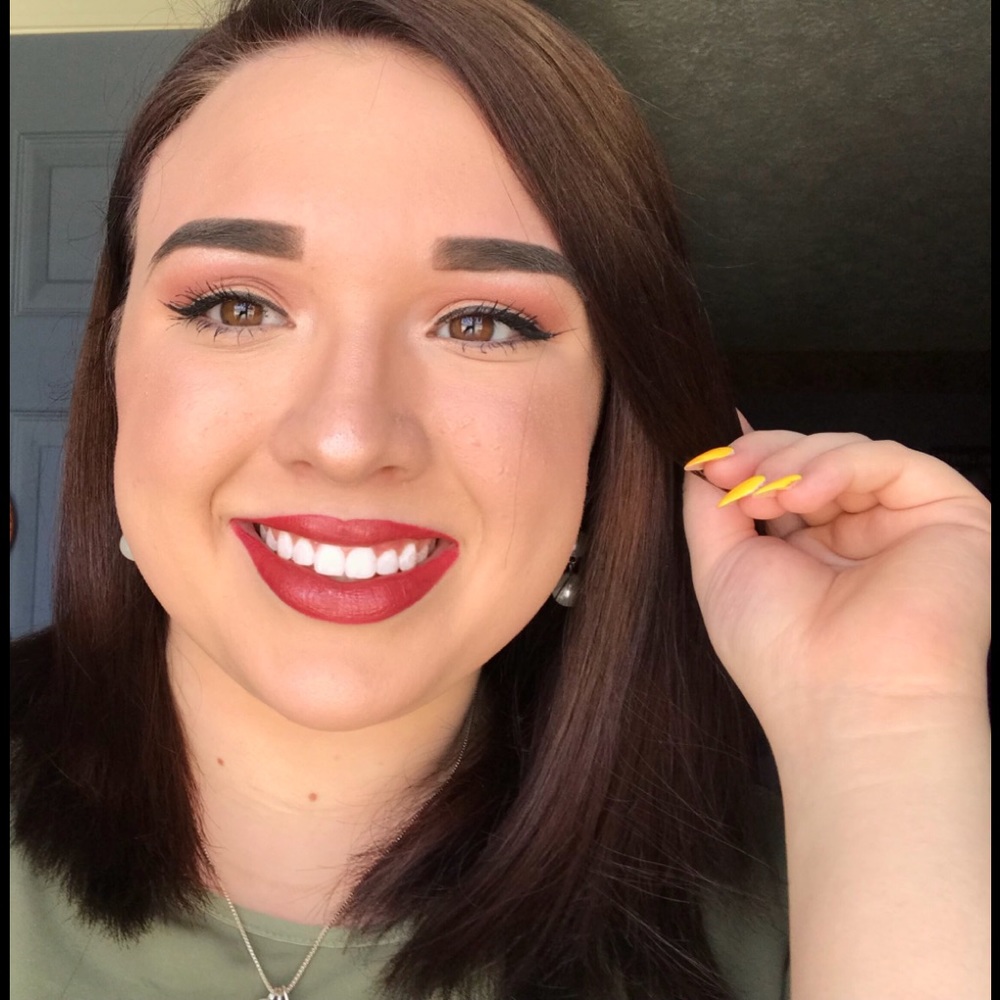 Meet your Posher, Alicia